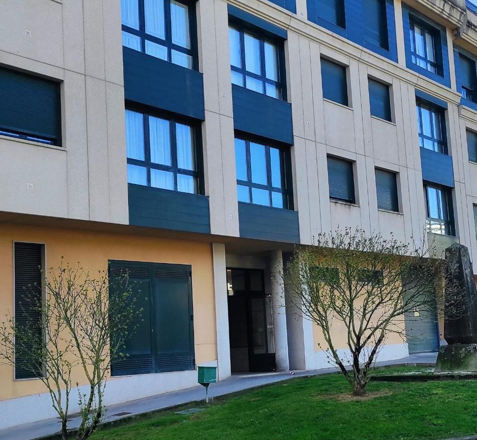 En Ribeira Para 4 Centrico Con Parking Exterior photo
